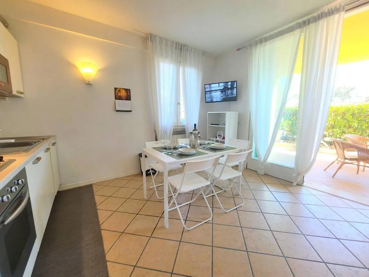 Sandra Apartment 纳托