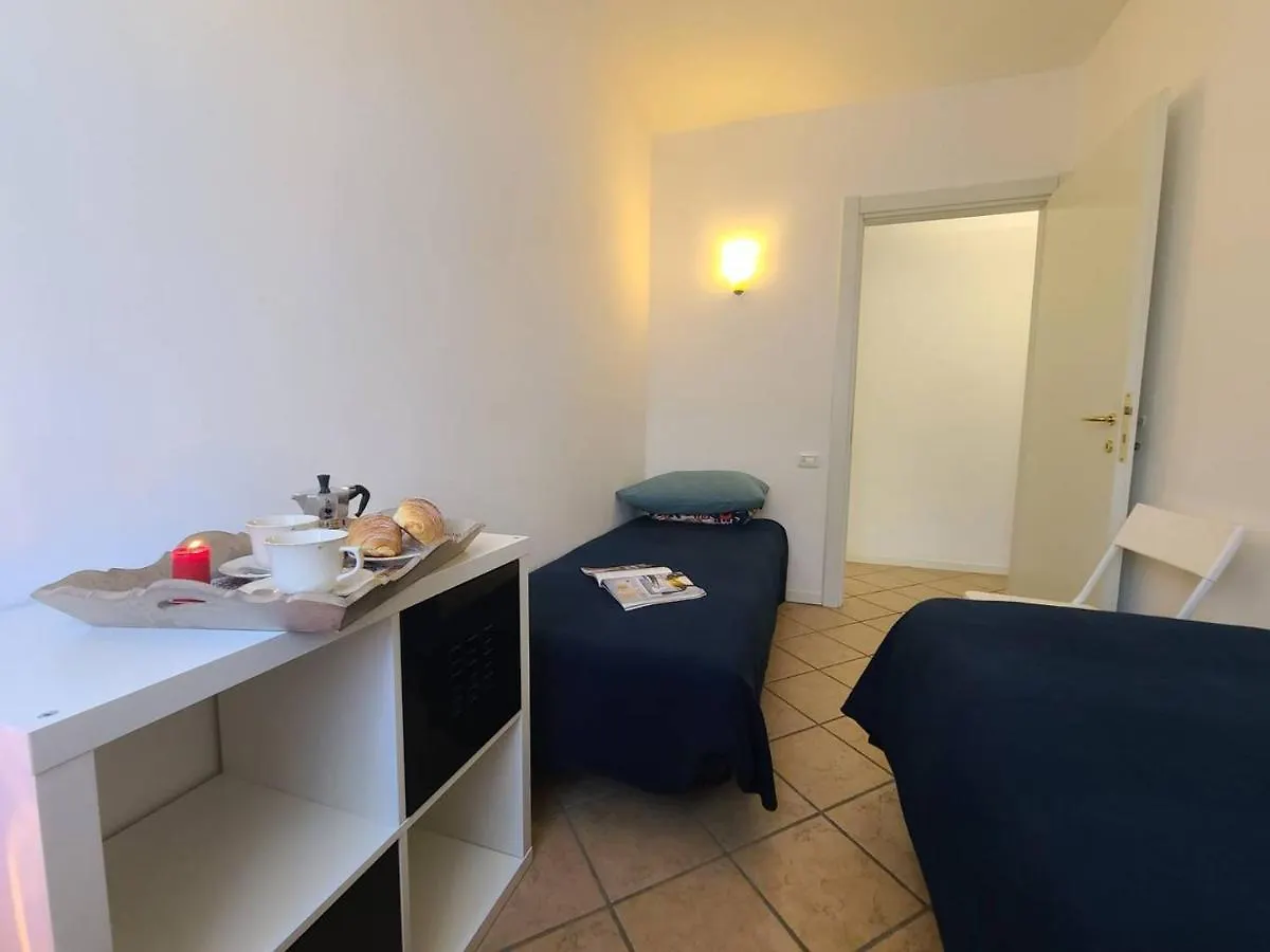 Sandra Apartment Lonato 0*,